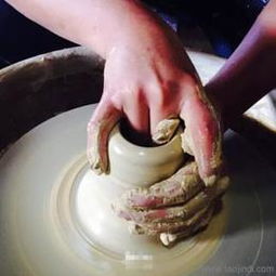 陶瓷工藝美術(shù)與旅游文化產(chǎn)業(yè)的融合——以海南紅坎嶺文化發(fā)展有限責(zé)任公司為例